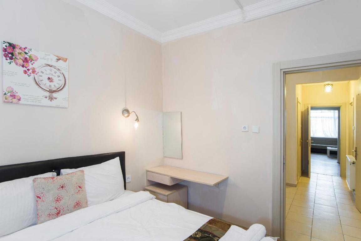 Divan Wooden Guesthouse Istanbul Exterior photo